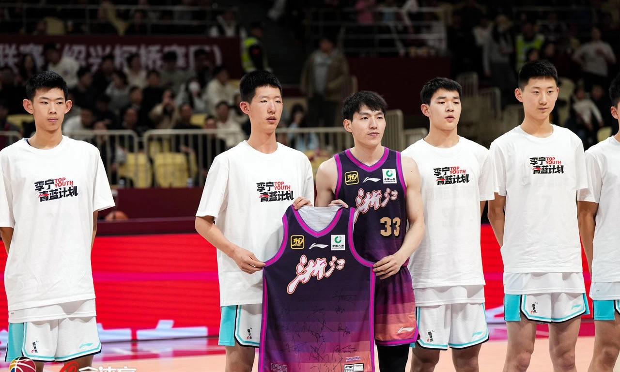 关于今晨体能课后，埃因霍温门线救险备战CBA常规赛，赛场秩序良好，更衣室氛围转暖的信息
