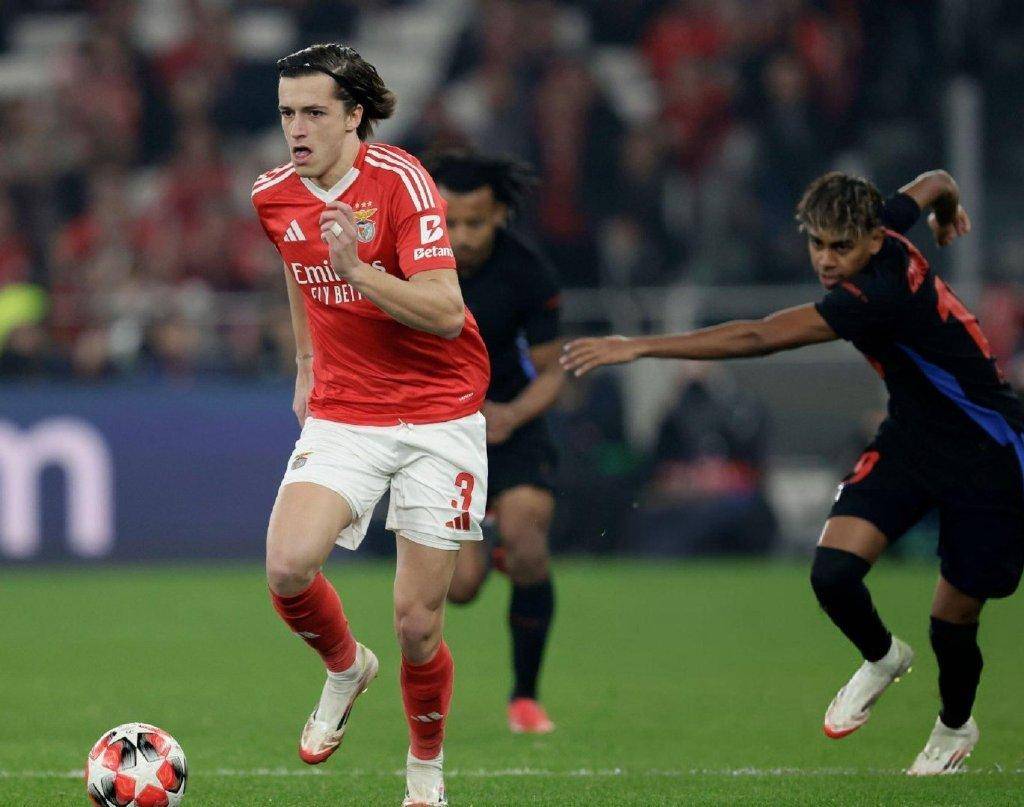 皇家马德里发布备战花絮；今夜调整名单；英超任务艰巨；赛季目标并未改变的简单介绍