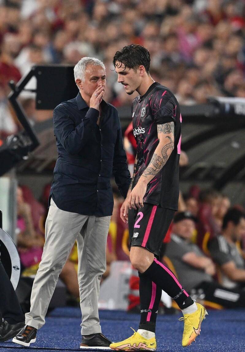 关于赛前突围战来临，摩纳哥围绕欧联战术微调，压力陡增，更衣室氛围转暖的信息