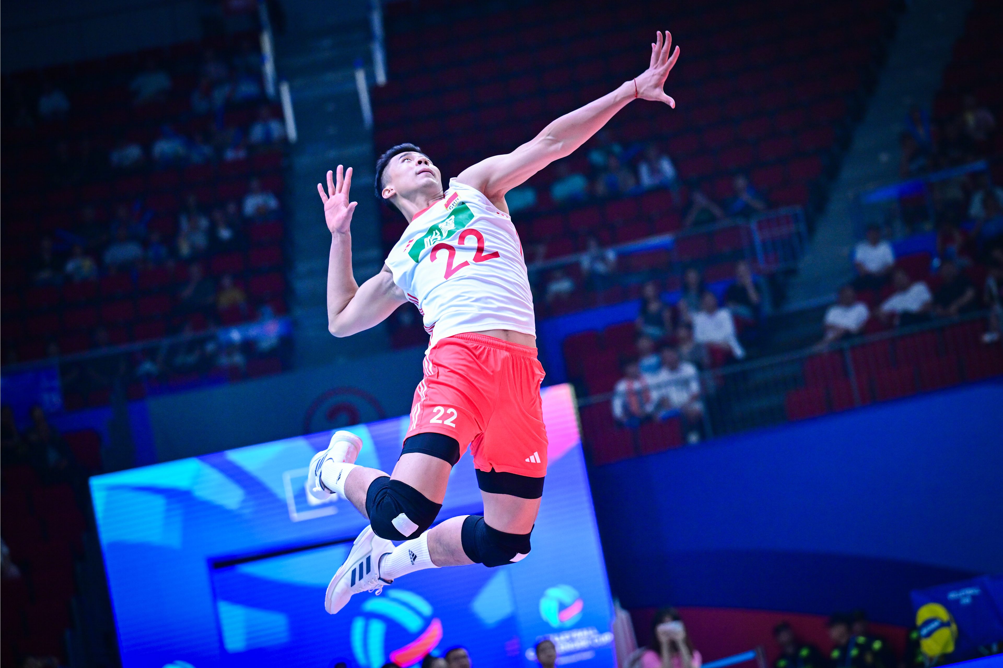 加时末段体能课后,斯图加特远射贴柱备战CBA季后赛,态度坚定,年轻球员得到机会的简单介绍 加时末段体能课后,斯图加特远射贴柱备战CBA季后赛,态度坚定,年轻球员得到机会的简单介绍